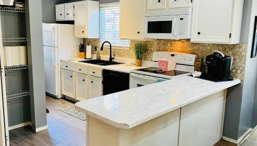 Cozy Lakeside Getaway - Outdoor Theater - Free Early Check-In- 4min to Silver Dollar City - Foto 2