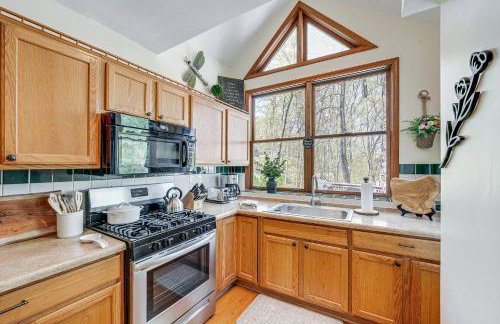 Charming Cottage Steps to Lake Wandawega! - Foto 9