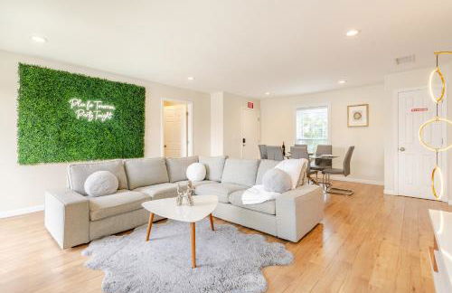 Luxury 2BR Oceanfront Condo with Rooftop Patio, 2 Minute Walk to the Beach! - Foto 1