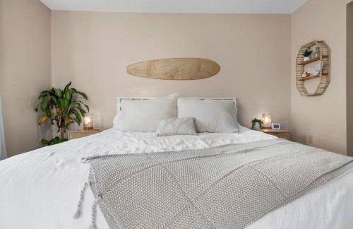 *OCEAN FRONT* Pier-adise 2Bed/2Bath, Sleeps 8 - Photo 8