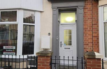 Levy Nook House 1 bed apartment 5 minute walk to Stockton town centre & Free Parking - Foto 21