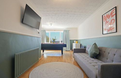 Stupton House, Large 3 Bed House that Sleeps 8 with Full Size Pool Table & FREE Parking - Hosted by Stay Host Save - Foto 10