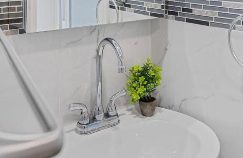 3BR Home 2 Baths Bonus Room, Minutes to NYC - Photo 29