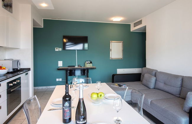 Panoramic Penthouse - Photo 11