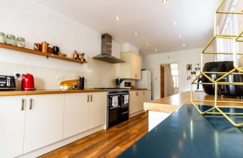 Charming Getaway - 3BR Home in the Heart of Chester - Photo 21