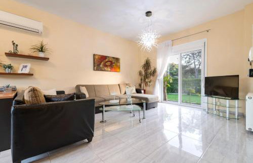 Greek Style Ground Floor Apartment & Pool - Foto 17