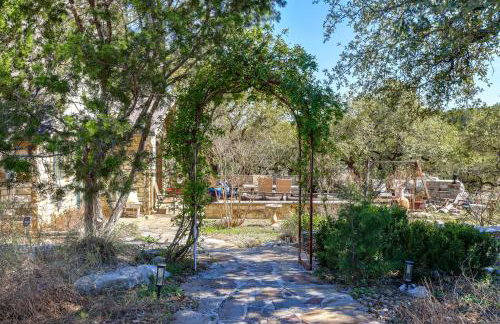 Infinity Edge Pool and Fire Pit Spicewood Getaway! - Foto 29