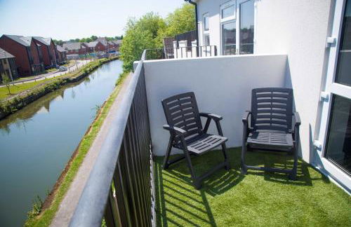 Bridge Court by Sterling Edge Apartments - Luxury Aparthotel - Stylish 1-bed Apartments - Balcony with Canal View or Private Garden - Free Parking - Foto 65