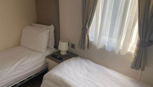 2 Bed, 2 Bath Lodge Style Caravan with Hot Tub & Private Garden at Patrington Haven Leisure Park - Foto 2