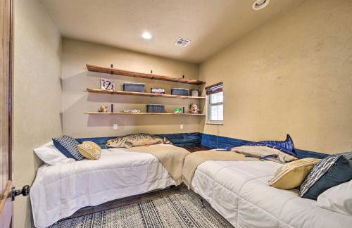 Lakeside Haven with Sandy Beach, Sleeps 12, 3 Bath - Foto 6