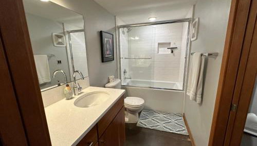 The Church, Built in 1923 & 2 Blocks From Downtown - Foto 5, Shower