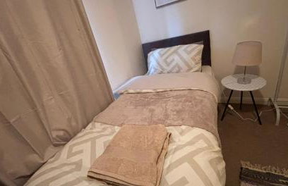 Cosy 2 Bedroom House - Large Driveway, EV Socket, WiFi, Contractor & Leisure Stays - Foto 12