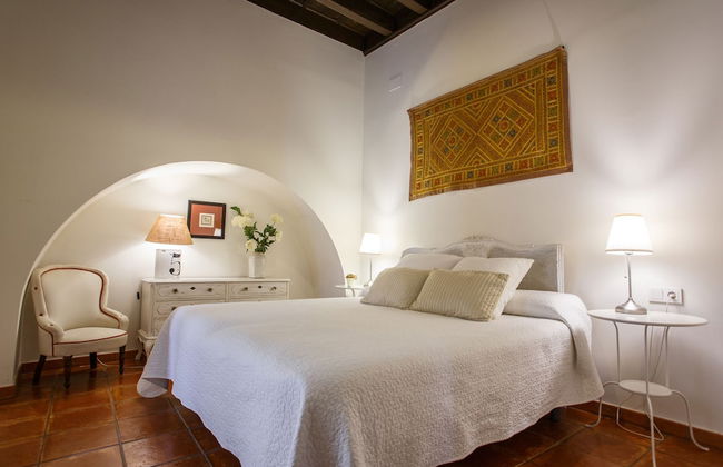 Apartamentos Los Patios de la Judería - Photo 28