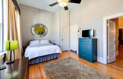 Historic Decatur Apt with City Square Views - Foto 18