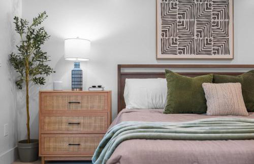 Entire Private Home with 3 Bedrooms 2 Bathrooms, with Garage, Gated Yard, King Bed House, Available Now - Foto 10