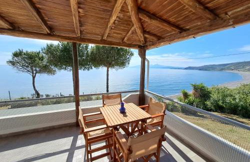 Beach House Kotrona - Photo 1