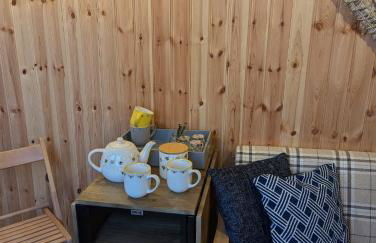 The Swallow Shepherds Hut at Bee Happy Breaks Scotland - Photo 12