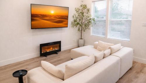 Stylish & Spacious 3BR Gem With Hot tub Near Downtown - Foto 3