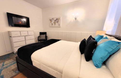 Spacious 5BR Private Home 5 minutes to Rodeo Drive with Hot Tub Spacious Backyard Parking - Foto 26