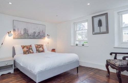 Heron Stays Bath- Historic Pub Retreat, Original Beams, Parking, Sleeps 9, 3 Miles to Bath Central - Photo 21