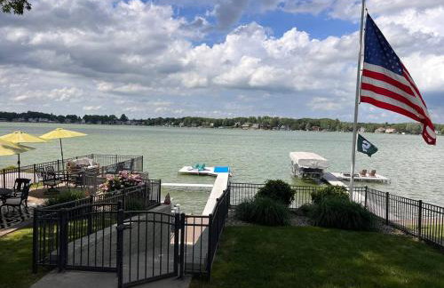 Eagle Lake Paradise! Close to ND! Sunset! Hot Tub! - Foto 10