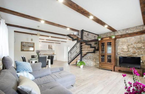 3 Bedroom Cozy Home In Hrvace - Foto 2