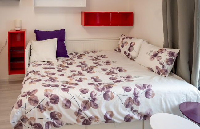 Colorful Studio With Balcony - Free Parking - Foto 2