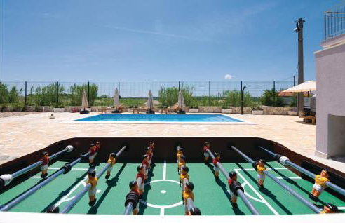 Four-Bedroom Holiday Home In Islam Latinski - Photo 9