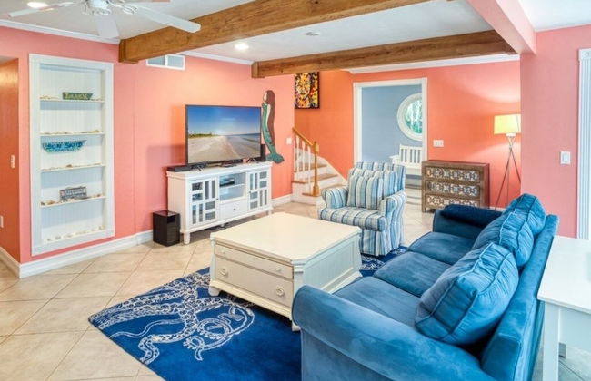 Lollipop 3 Bedroom Home by RedAwning - Photo 9