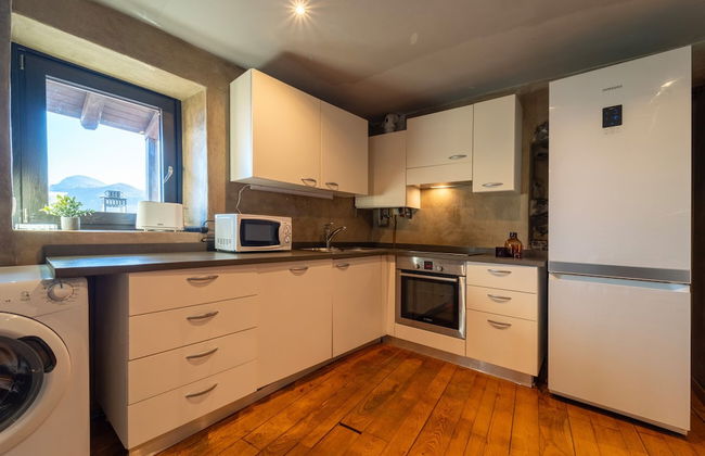 Petra Apartment in Civenna - Photo 11