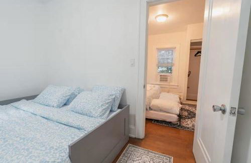 Modern 2-Bedroom House with Free Parking and Convenient Location - Foto 14