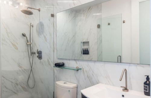 5BR Modern West Hollywood Retreat - Foto 68