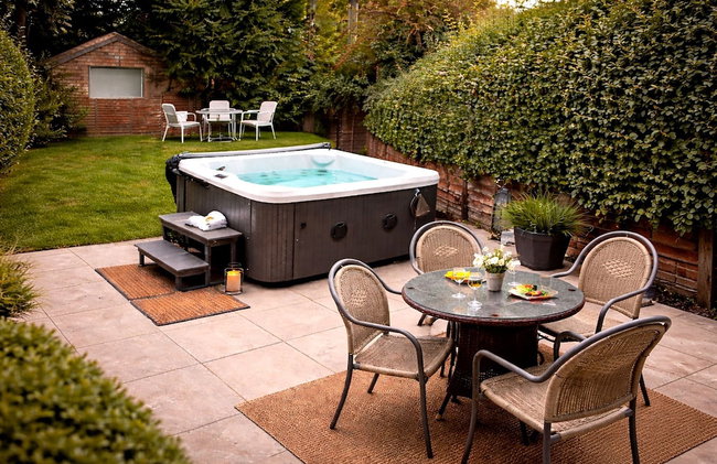 Romeo Cottage - Sleeps 4 - Open Plan Barn - Private Hot Tub & Garden - Foto 16