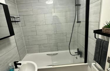 Lovely 2 bedroom Highgate Hideaway - Photo 5