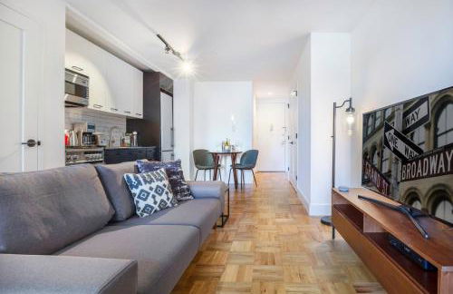 Fetching FiDi Studio in Luxury Building NYC-227 - Photo 3