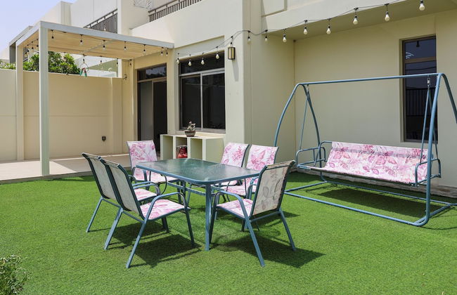 Luxury 4B and maid's with private garden - Photo 15