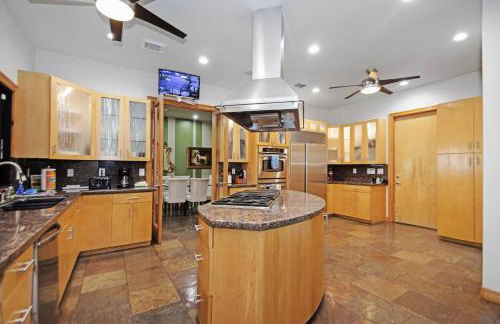 Bay Breeze Estate - Heated Pools, Private Pier & Walk to the Kemah Boardwalk - Foto 11