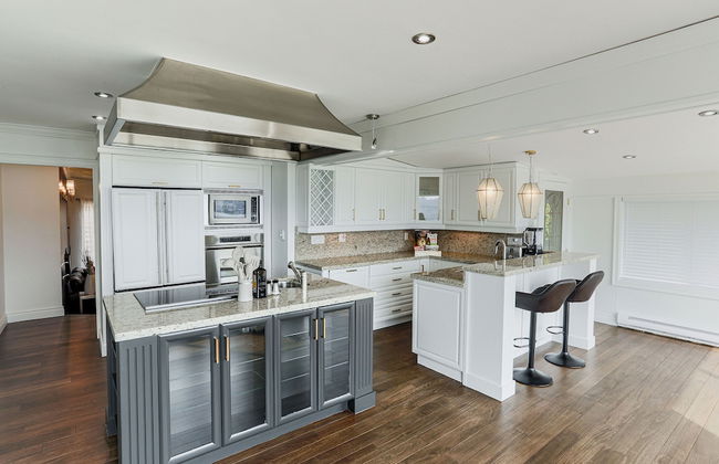 Stunning Views of the Okanagan Lake - Photo 11