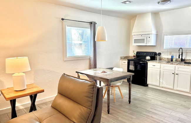 Fully-furnished Studio With Rustic Design 36B - Photo 4