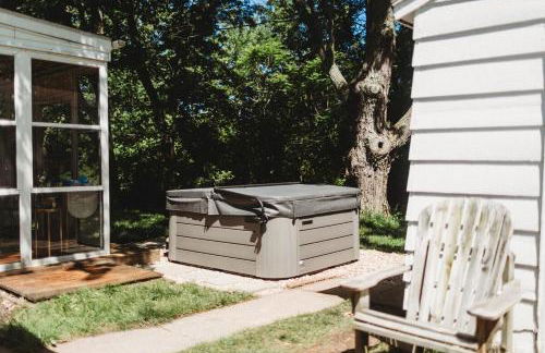 Charming Cottage w Hot Tub - Foto 16