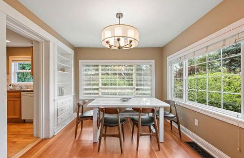 Private park in a cozy home next to I-90 huge yard - Foto 7