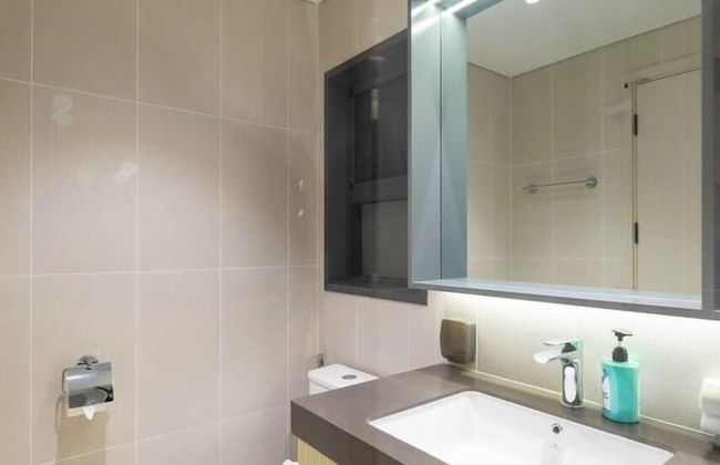 Happy Light Apartment in the Cardinal Court - Photo 34