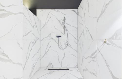 Jacuzzi LoveAparts Marki Romantic Getaway - Photo 34