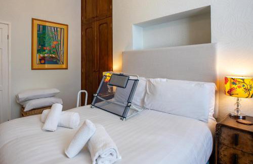 Stunning Apartment in Victorian Villa with Garden - Photo 19