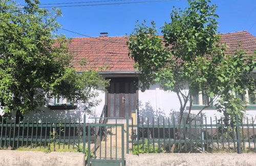 Old house by the stream - Photo 4