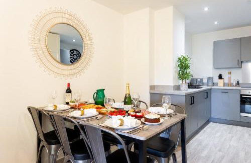 #57 Central Taunton 2BR APT - Sleeps 6 - 5 mins to Taunton Player Ready 2 - "Perfect For Contractors and Families - Free Parking" - Foto 3