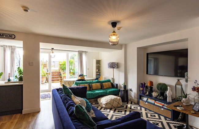 Seadream - Seadream Scarborough Limited - Photo 1