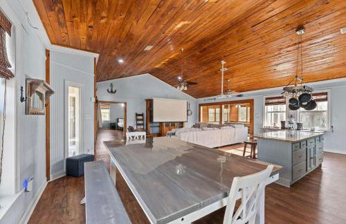 Spacious Foley Retreat Sleeps 12 Game Room Theater - Photo 11