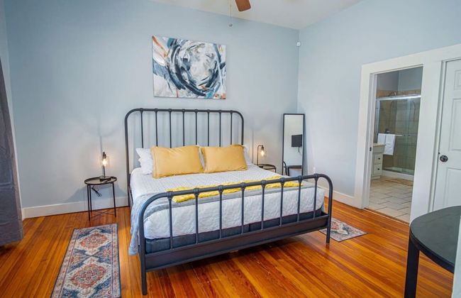 Stunning 3BR 2BA Haven in Downtown s Heart - Foto 12