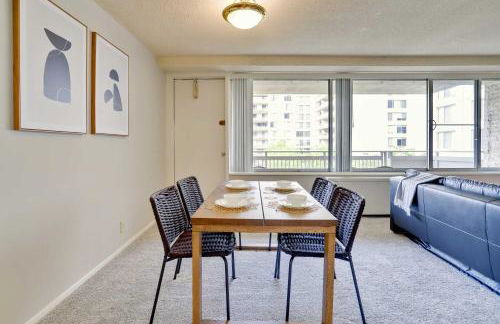 Stylish Apt Near Metro w Gym - Close to DC - Photo 11